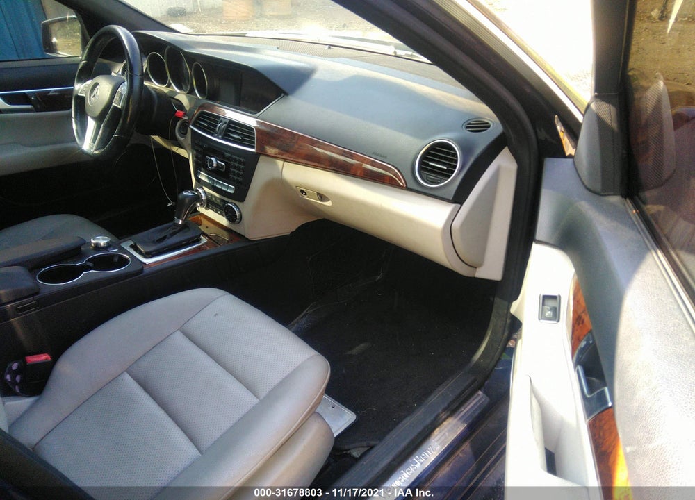 2012 MERCEDES-BENZ C 250 SPORT/LUXURY VIN: WDDGF4HB4CR216630