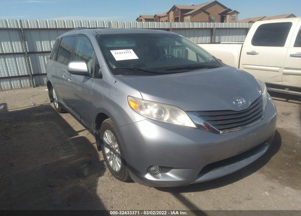 2013 TOYOTA SIENNA XLE V6 8 PASSENGER VIN: 5TDYK3DC2DS291168
