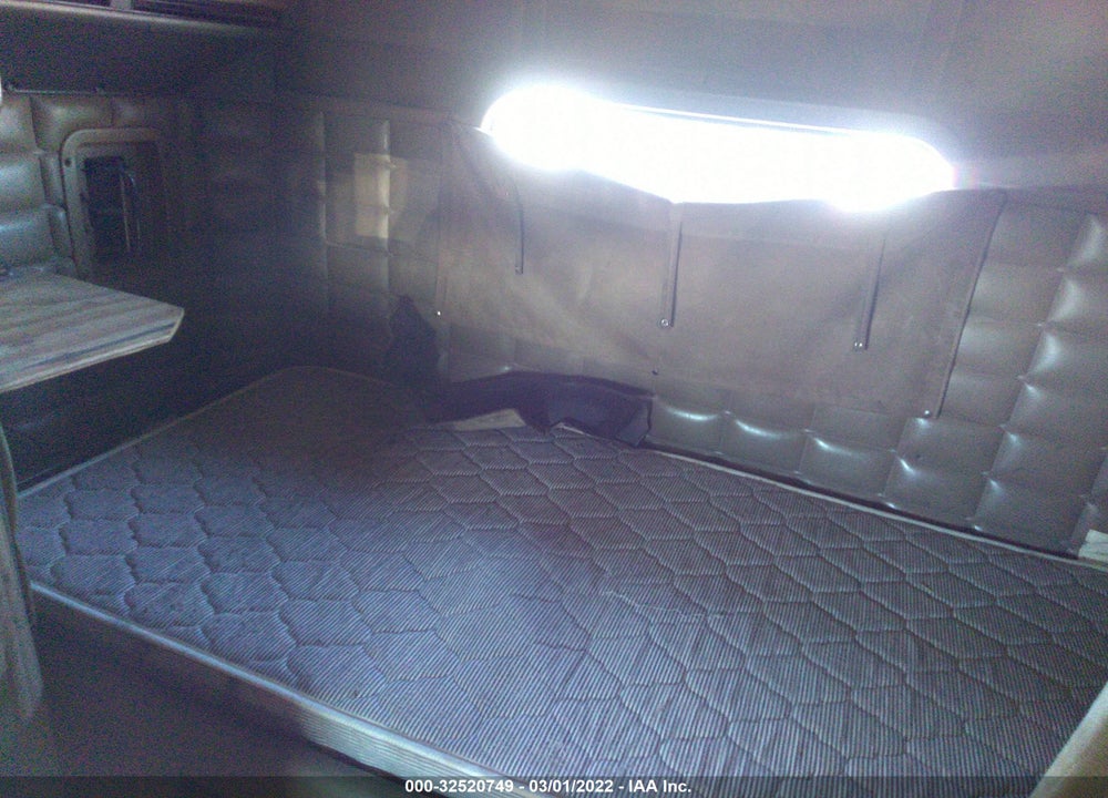 1996 PETERBILT 379 VIN: 1XP5DB9X8TN411996
