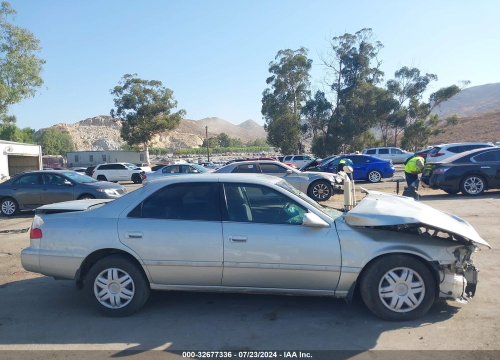 2001 TOYOTA CAMRY LE VIN: 4T1BG22K01U066116