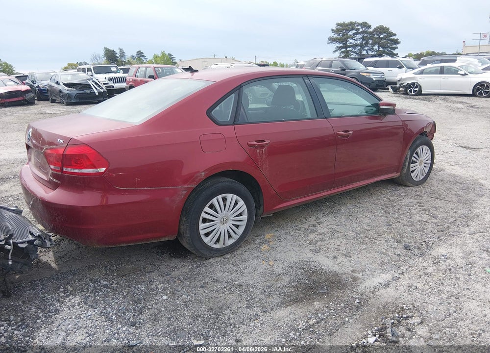 2015 VOLKSWAGEN PASSAT VIN: 1VWAT7A36FC048605