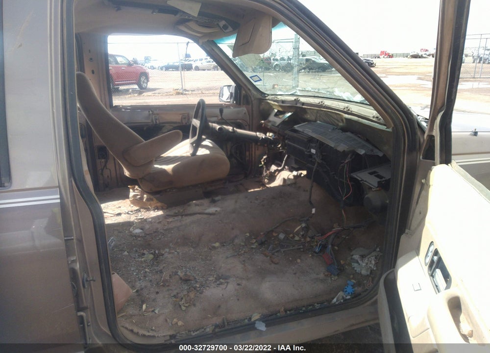 1994 CHEVROLET SUBURBAN VIN: 1GNEC16K9RJ373385
