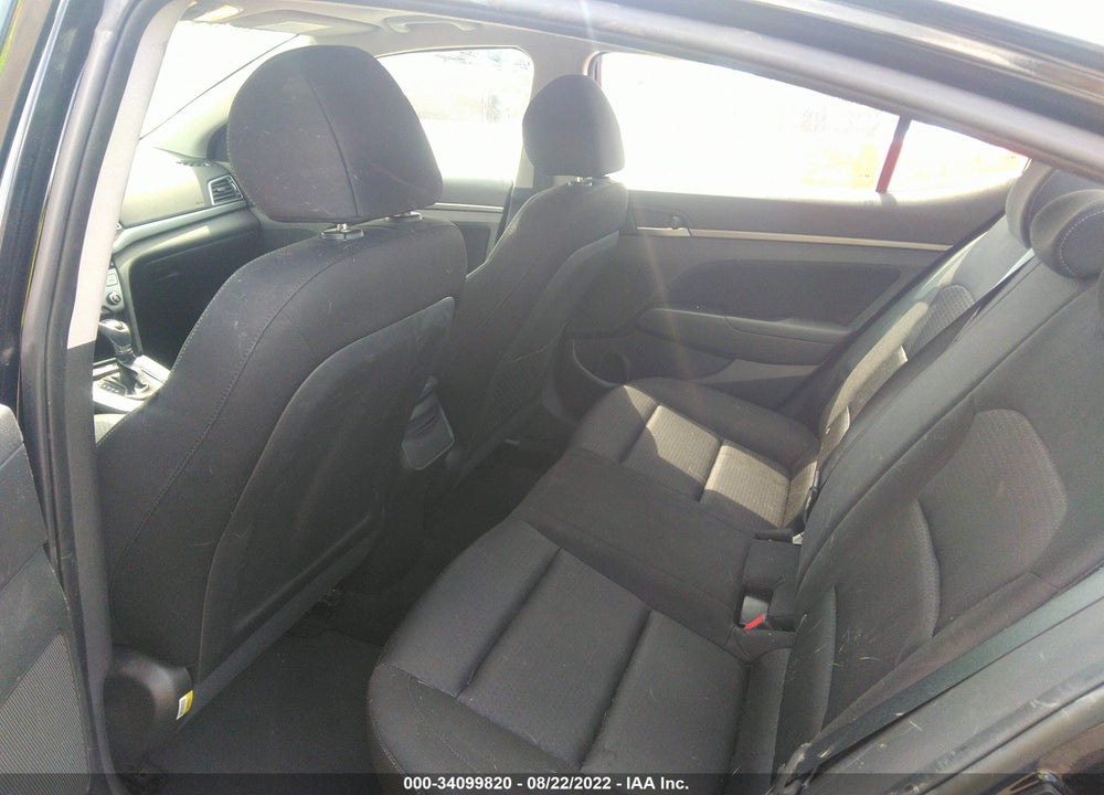2017 HYUNDAI ELANTRA VIN: KMHD84LF1HU359004