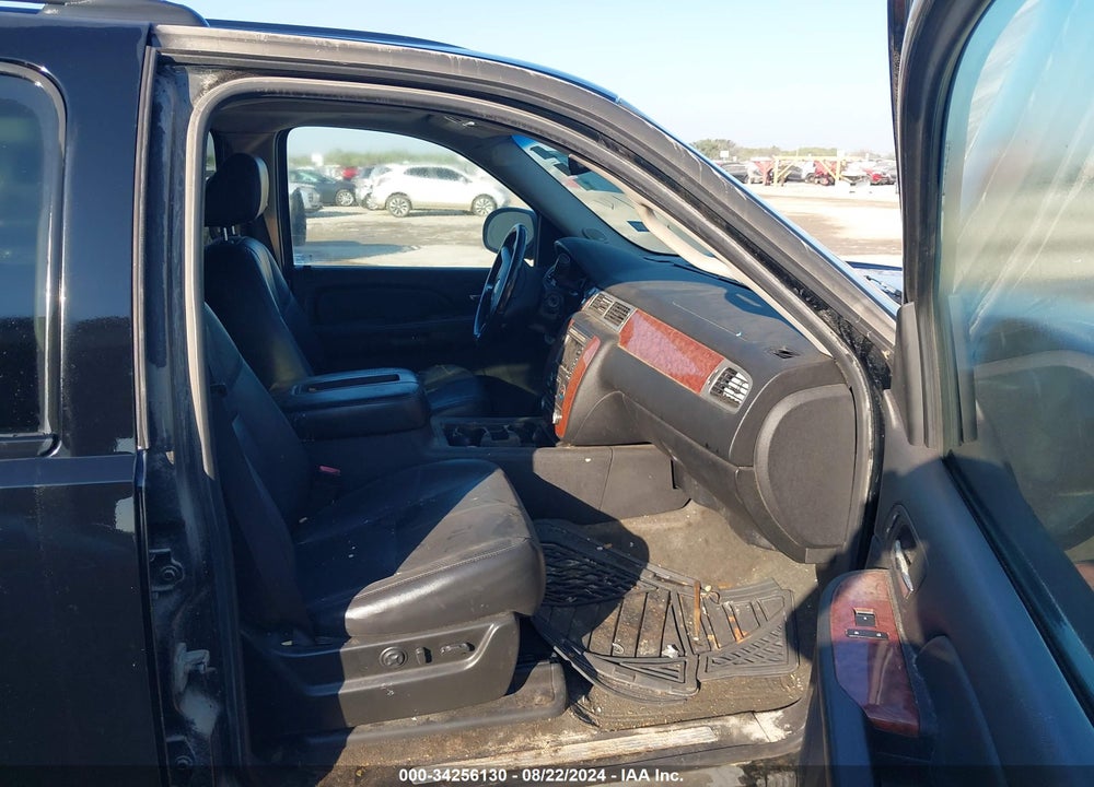 2008 CHEVROLET SUBURBAN 1500 LT VIN: 3GNFC16008G200650