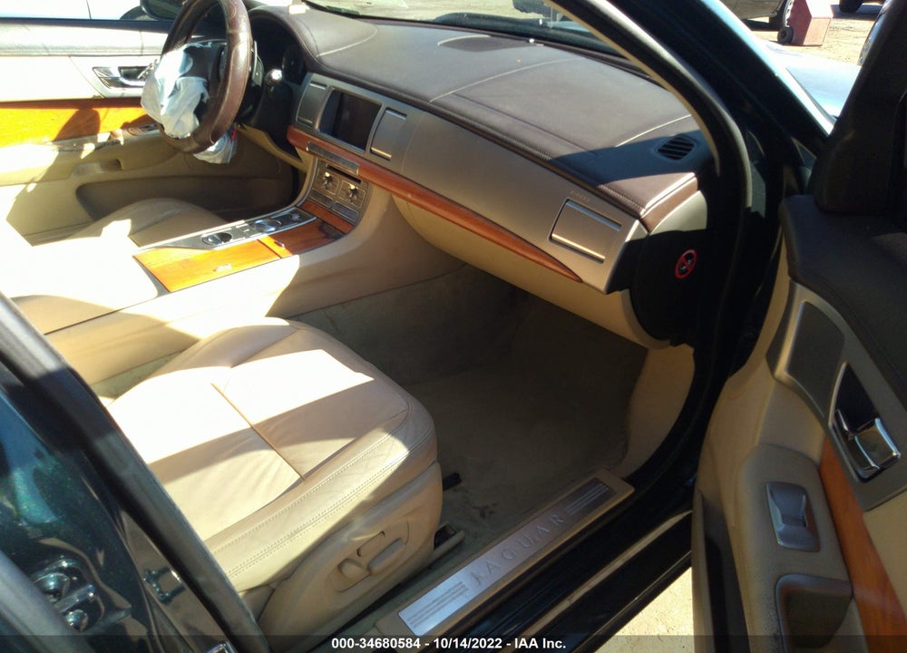 2010 JAGUAR XF VIN: SAJWA0FA7AHR70973