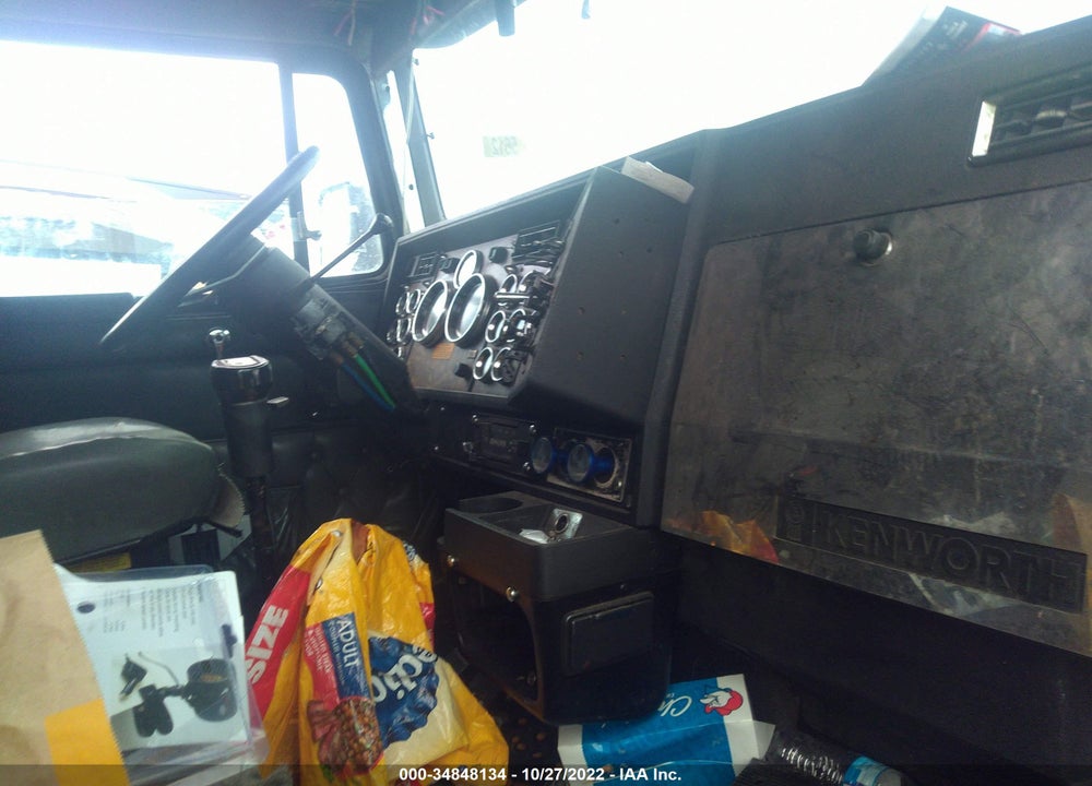 1994 KENWORTH T600 T600 VIN: 1XKAD69X1RR633423