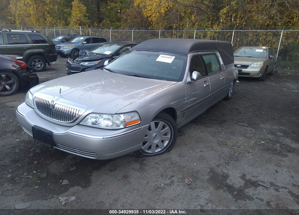 2003 LINCOLN TOWN CAR EXECUTIVE VIN: 1LJFM81W13Y629592