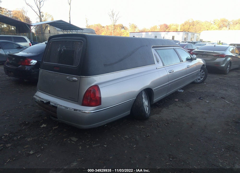2003 LINCOLN TOWN CAR EXECUTIVE VIN: 1LJFM81W13Y629592