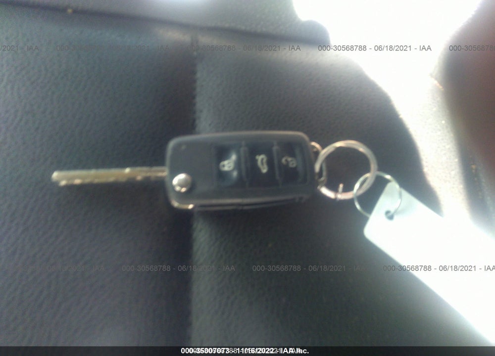 2011 VOLKSWAGEN TIGUAN VIN: WVGAV7AX7BW505183