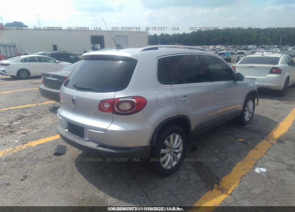 2011 VOLKSWAGEN TIGUAN VIN: WVGAV7AX7BW505183