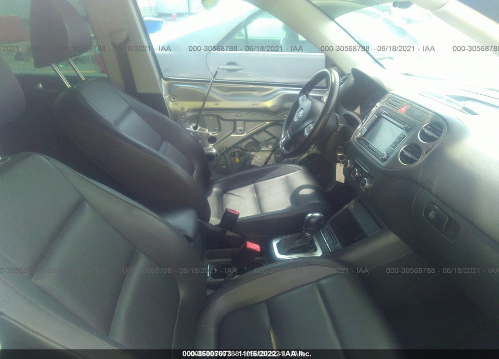 2011 VOLKSWAGEN TIGUAN VIN: WVGAV7AX7BW505183