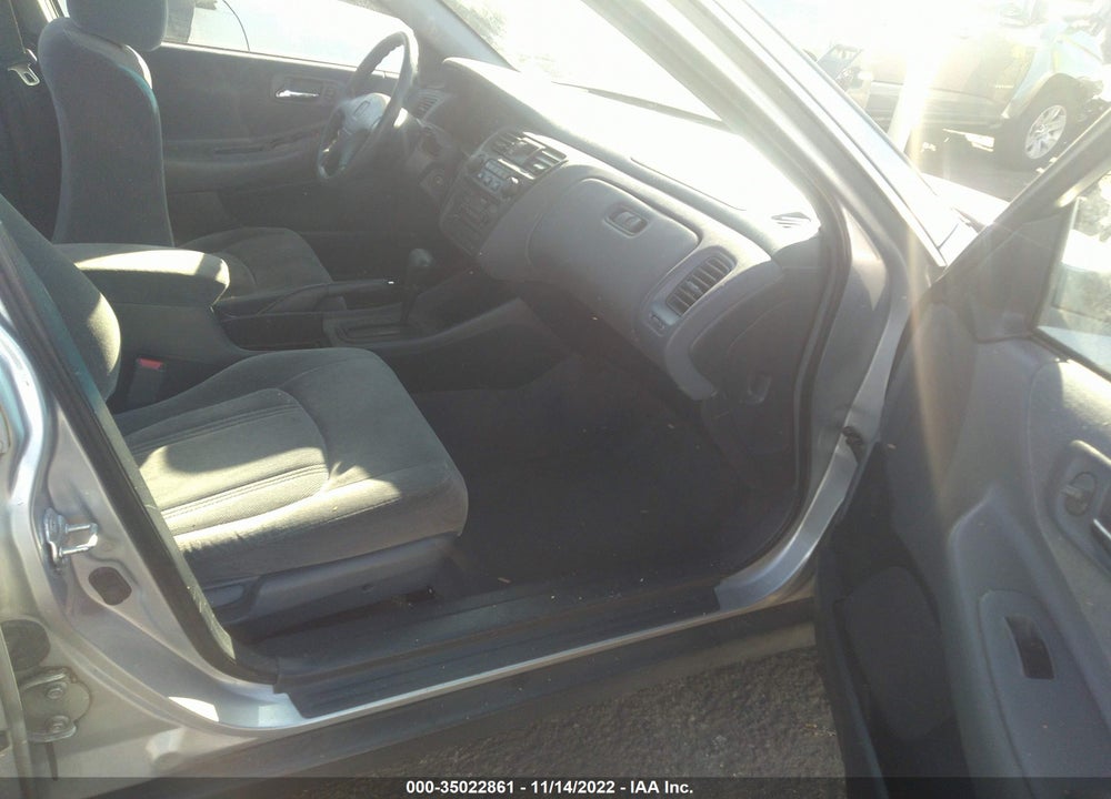 2000 HONDA ACCORD 2.3 LX VIN: 1HGCG6656YA156159