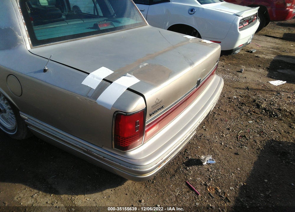 1994 LINCOLN TOWN CAR SIGNATURE/TOURNAMENT VIN: 1LNLM82W5RY735293