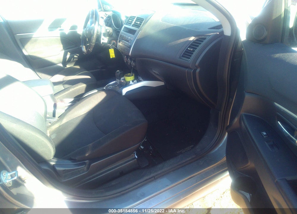 2011 MITSUBISHI OUTLANDER SPORT ES VIN: JA4AP3AU8BZ012652