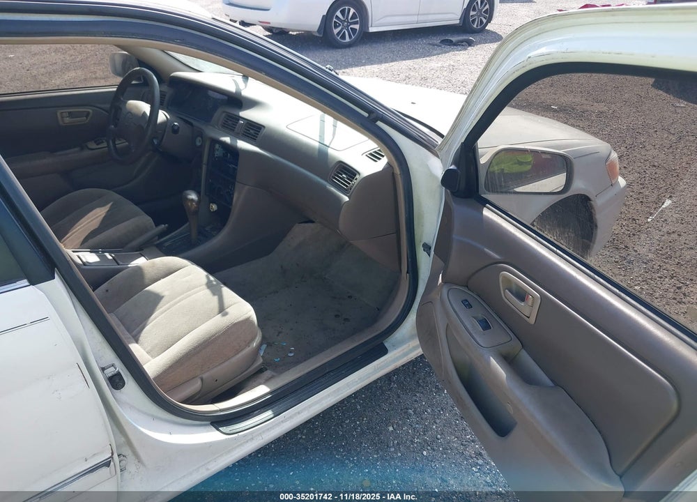 2000 TOYOTA CAMRY LE VIN: JT2BG22K3Y0522754