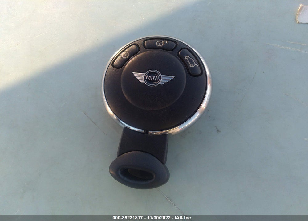 2013 MINI COOPER HARDTOP VIN: WMWSV3C56DT394589