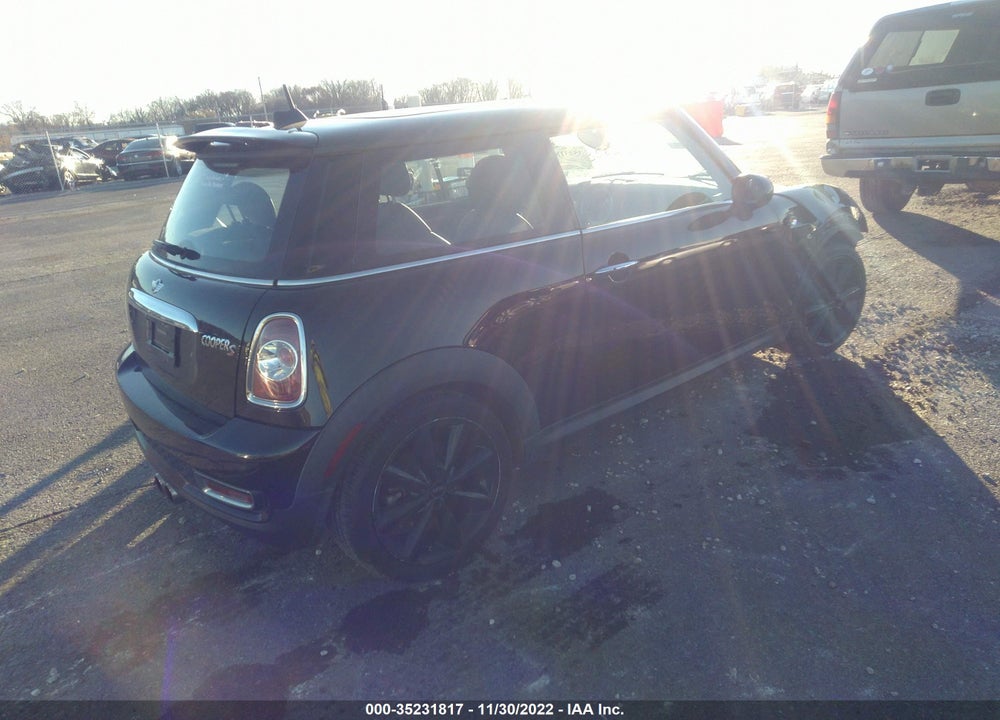 2013 MINI COOPER HARDTOP VIN: WMWSV3C56DT394589