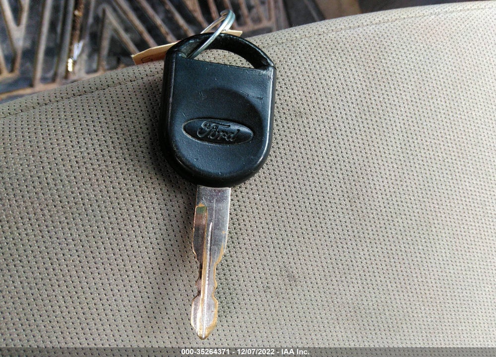 2008 FORD FOCUS S VIN: 1FAHP34N18W197751