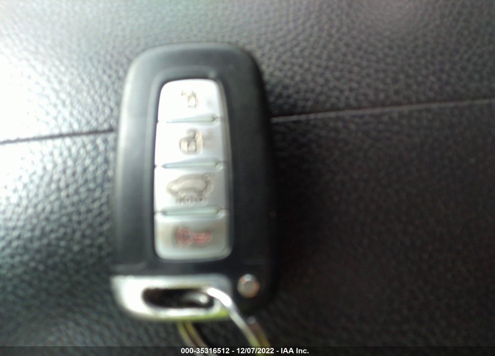 2013 KIA SORENTO VIN: 5XYKU3A28DG339152