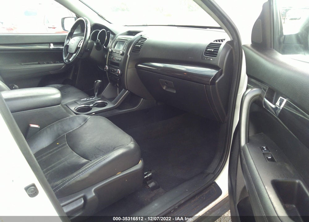 2013 KIA SORENTO VIN: 5XYKU3A28DG339152