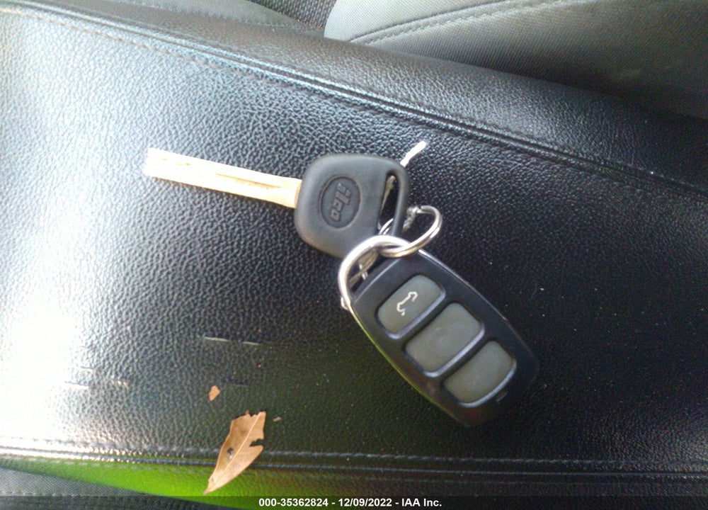 2013 HYUNDAI SONATA GLS VIN: 5NPEB4AC1DH701736