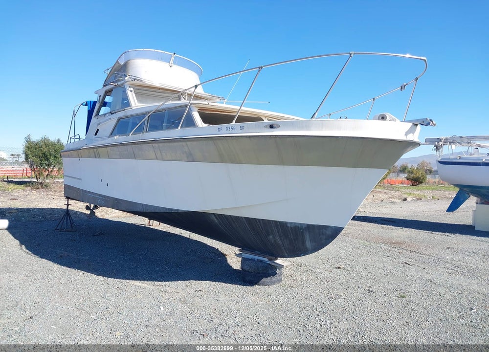1967 UNIFLITE BOAT VIN: 317H25