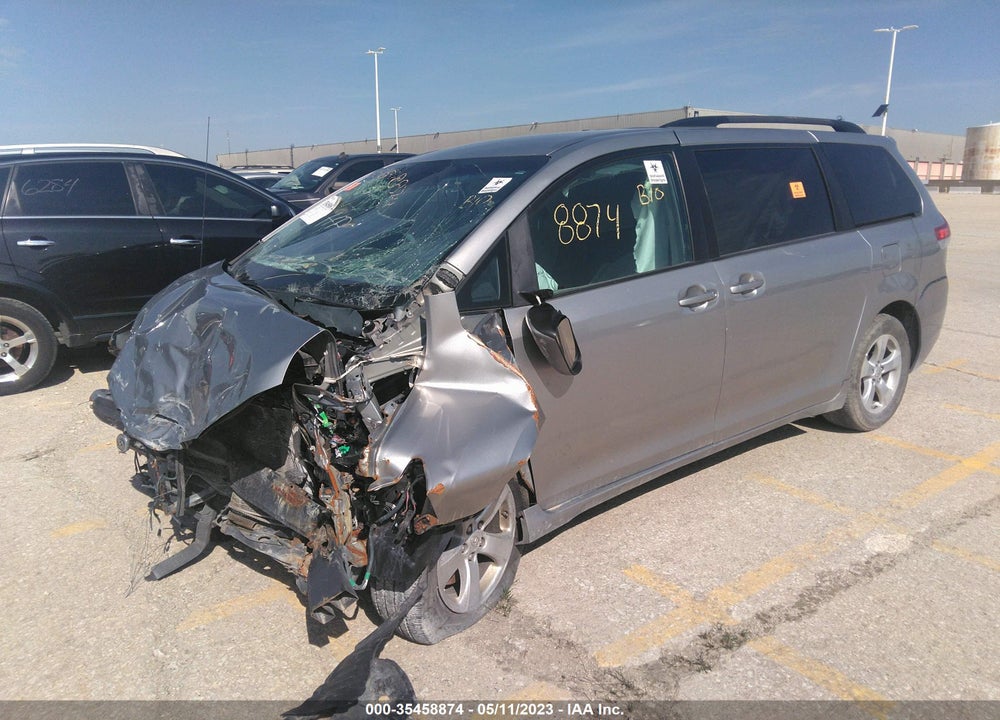 2013 TOYOTA SIENNA LE V6 8 PASSENGER VIN: 5TDKK3DC1DS313537