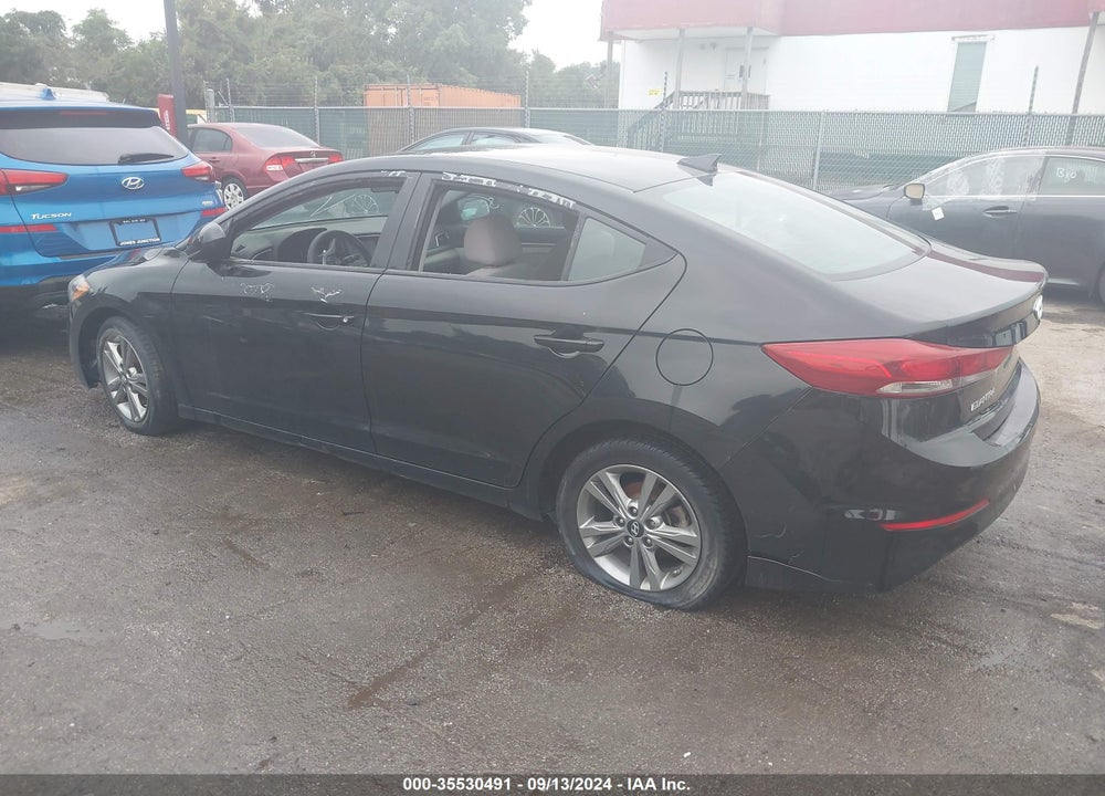 2018 HYUNDAI ELANTRA VIN: 5NPD84LF0JH371827