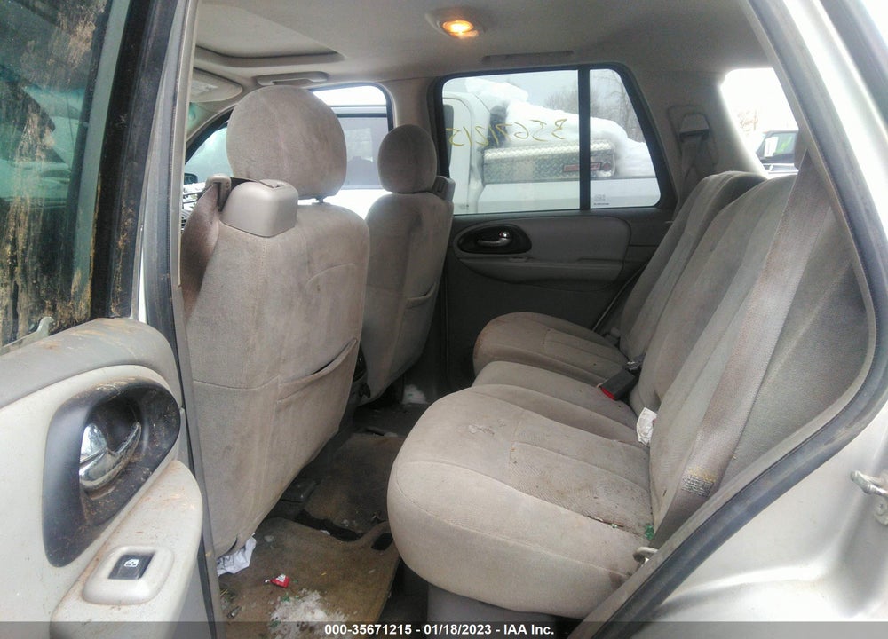 2005 CHEVROLET TRAILBLAZER LS VIN: 1GNDT13S652306229