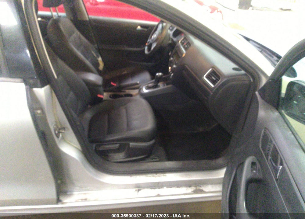 2011 VOLKSWAGEN JETTA 2.5L SE VIN: 3VWDZ7AJ9BM369430