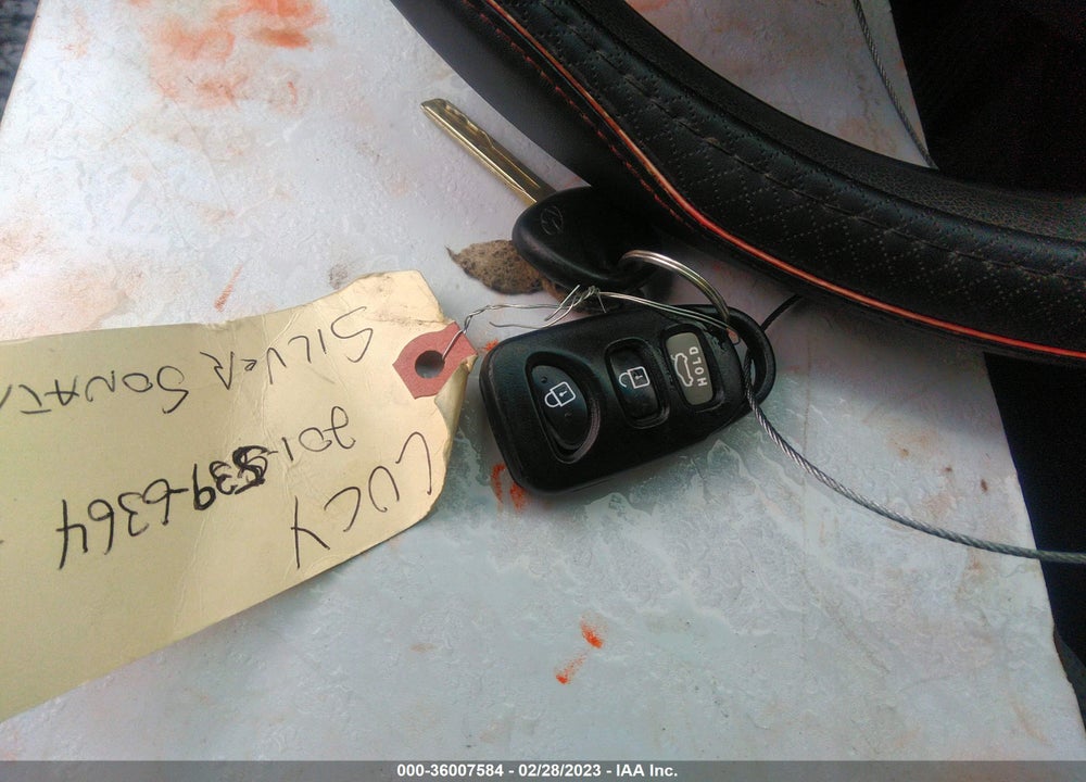 2011 HYUNDAI SONATA VIN: 5NPEB4AC5BH010285