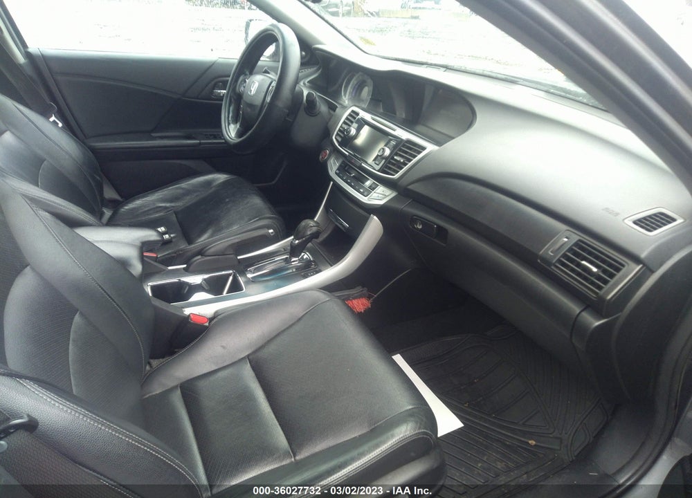 2015 HONDA ACCORD SEDAN VIN: 1HGCR2F82FA216190