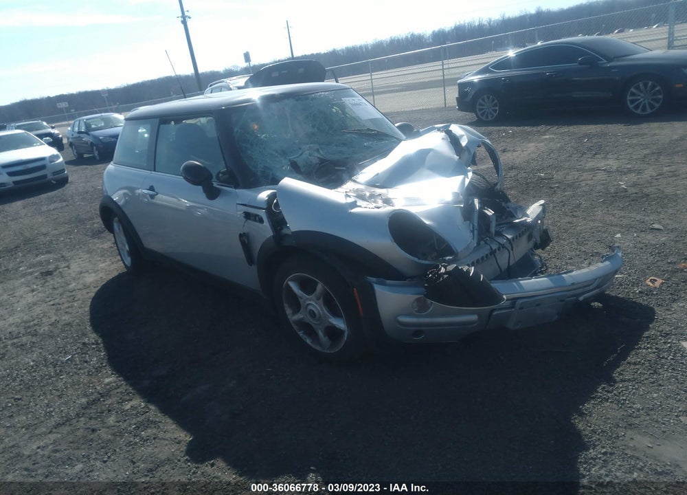 2002 MINI COOPER HARDTOP BASE (M5) VIN: WMWRC33432TC37002