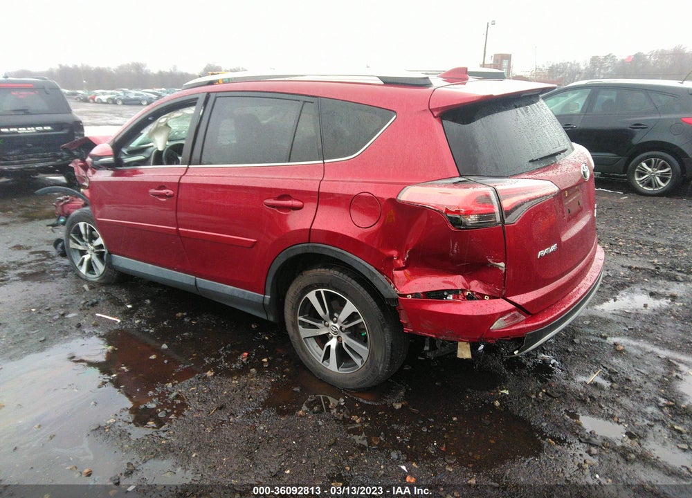 2018 TOYOTA RAV4 XLE VIN: 2T3RFREV9JW736494