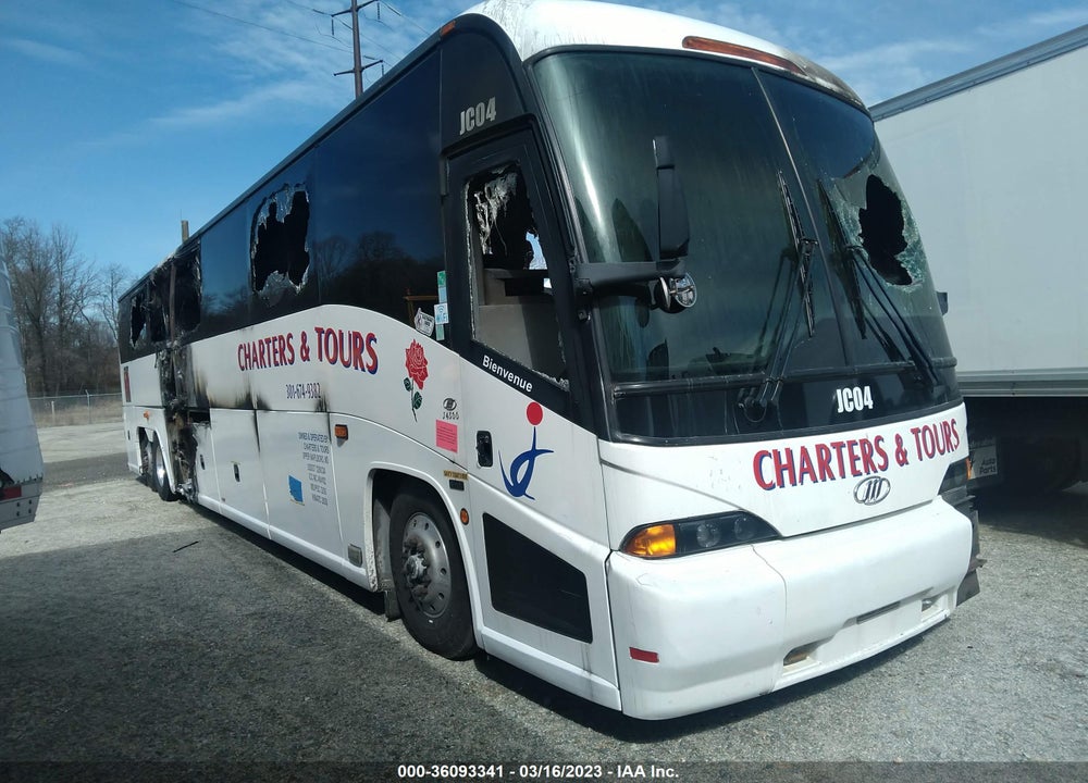 2005 MCI (LES AUTO BUS) BUS VIN: 2M93JMPAX5W062842