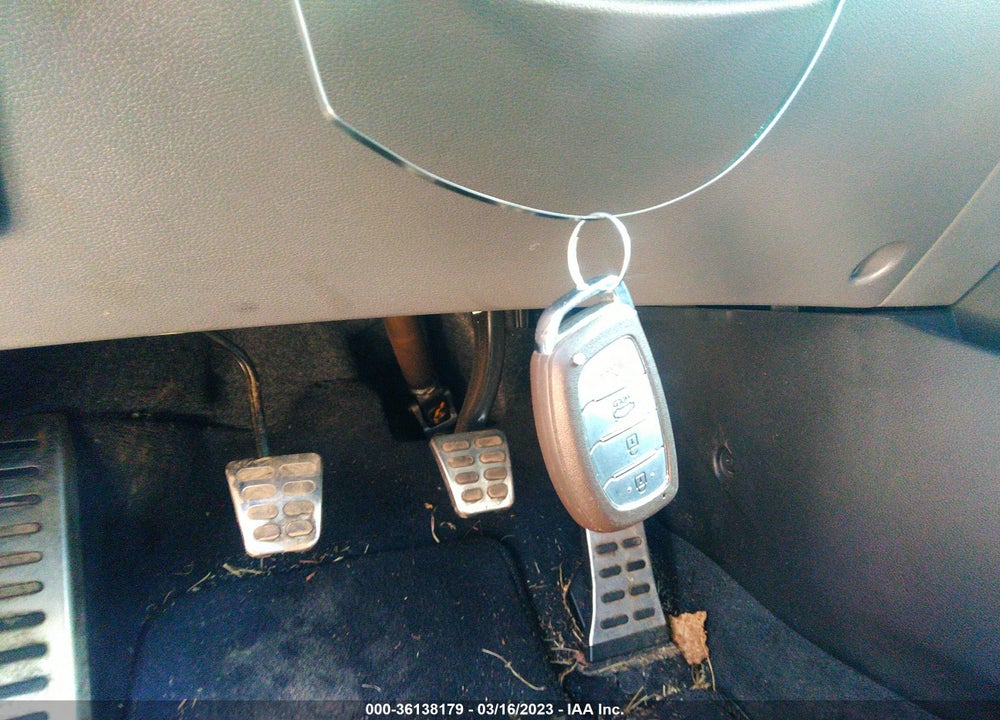 2015 HYUNDAI ELANTRA VIN: KMHDH4AH2FU282449