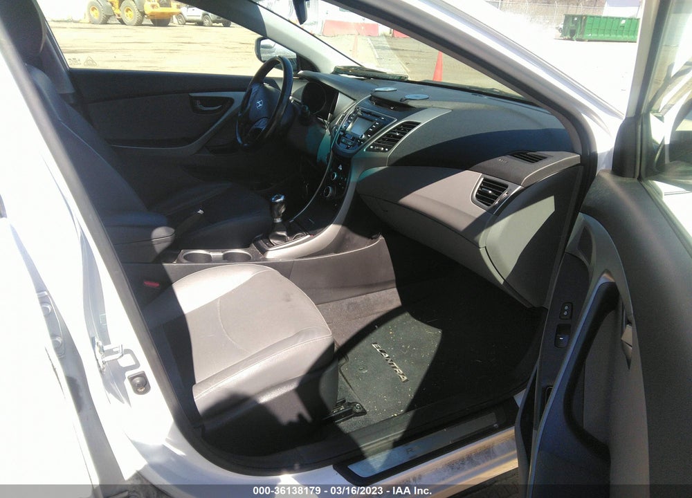 2015 HYUNDAI ELANTRA VIN: KMHDH4AH2FU282449