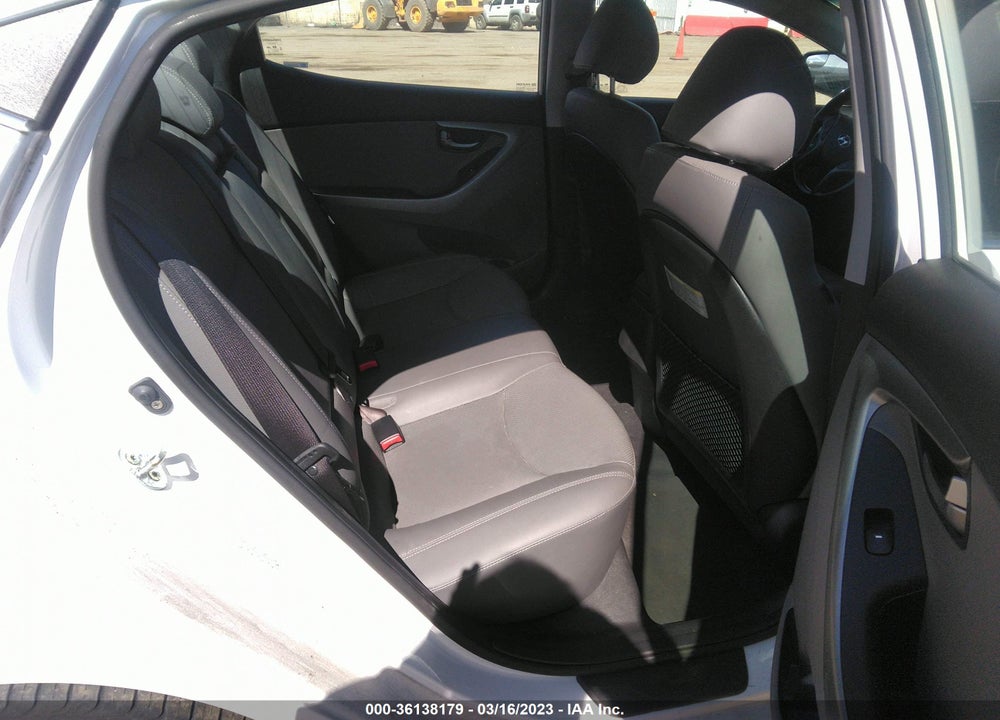2015 HYUNDAI ELANTRA VIN: KMHDH4AH2FU282449