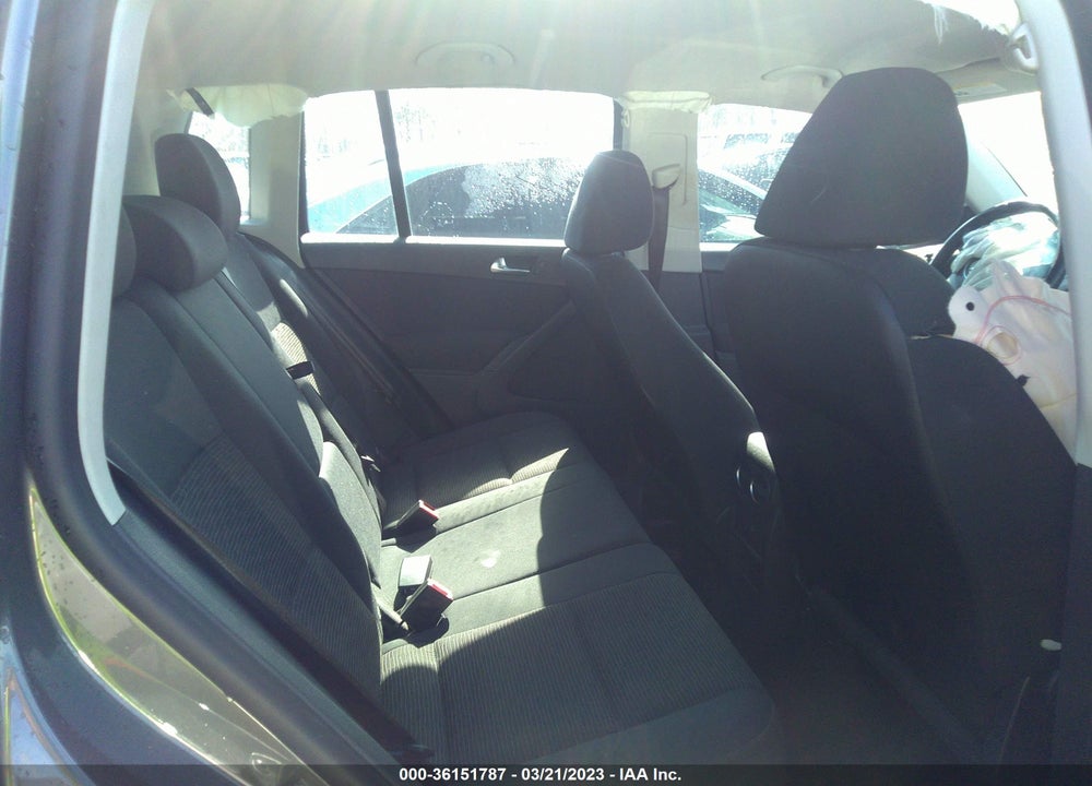 2015 VOLKSWAGEN TIGUAN S VIN: WVGAV7AX7FW512155