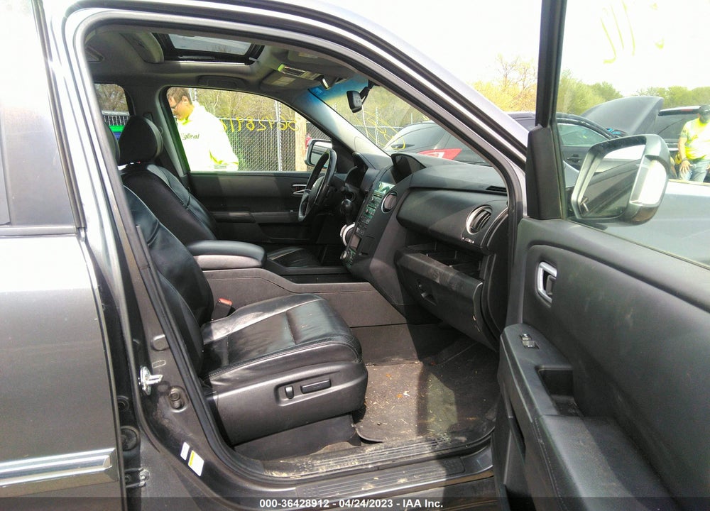 2011 HONDA PILOT TOURING VIN: 5FNYF3H96BB031313