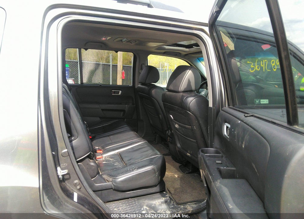 2011 HONDA PILOT TOURING VIN: 5FNYF3H96BB031313