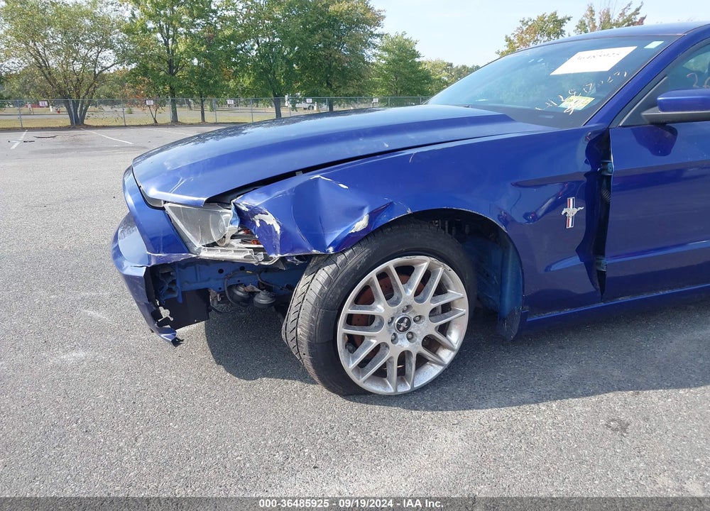 2014 FORD MUSTANG V6 PREMIUM VIN: 1ZVBP8AM5E5305831
