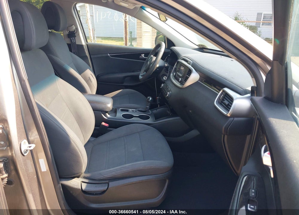 2016 KIA SORENTO VIN: 5XYPGDA33GG140655