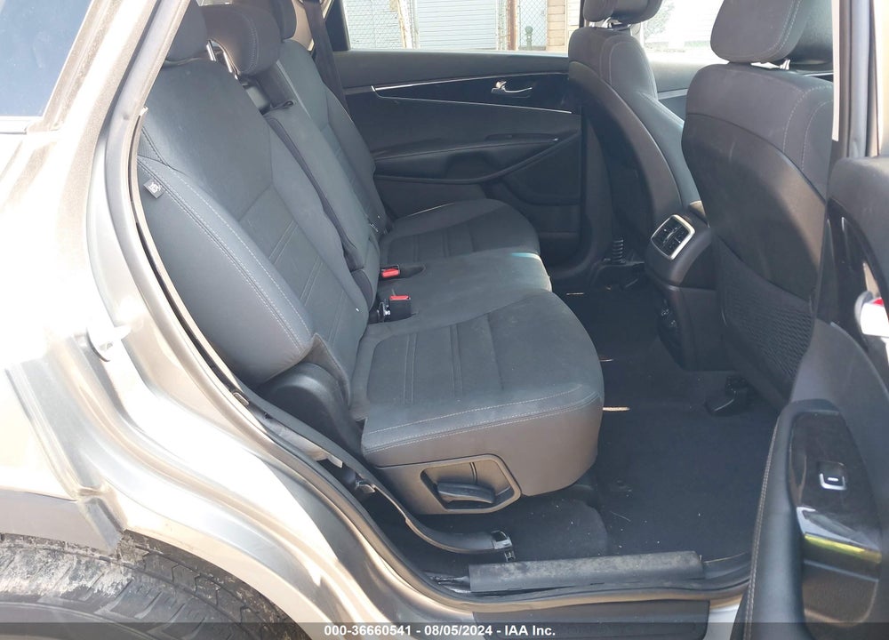 2016 KIA SORENTO VIN: 5XYPGDA33GG140655