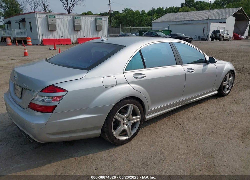2008 MERCEDES-BENZ S 550 VIN: WDDNG71X88A208743