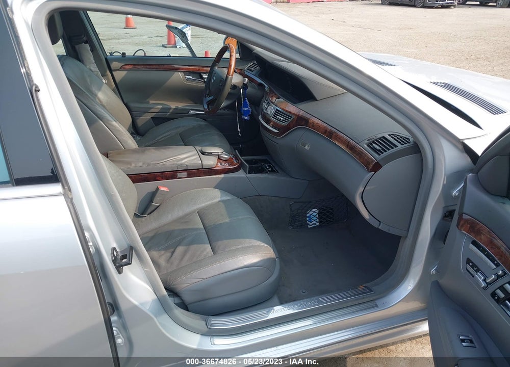 2008 MERCEDES-BENZ S 550 VIN: WDDNG71X88A208743