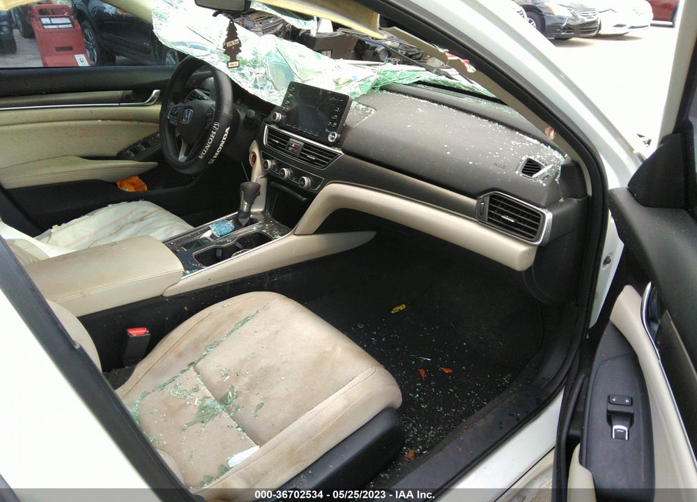 2018 HONDA ACCORD VIN: 1HGCV1F17JA000823