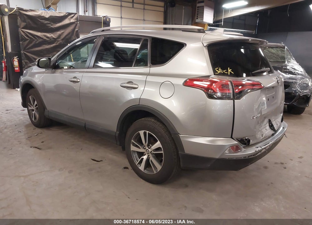 2016 TOYOTA RAV4 XLE VIN: 2T3RFREV8GW431402