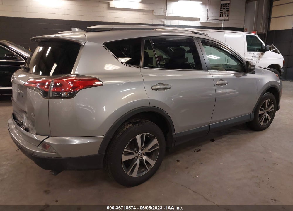 2016 TOYOTA RAV4 XLE VIN: 2T3RFREV8GW431402