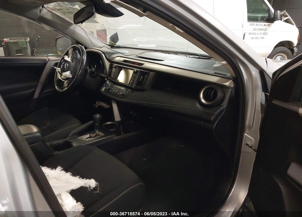 2016 TOYOTA RAV4 XLE VIN: 2T3RFREV8GW431402